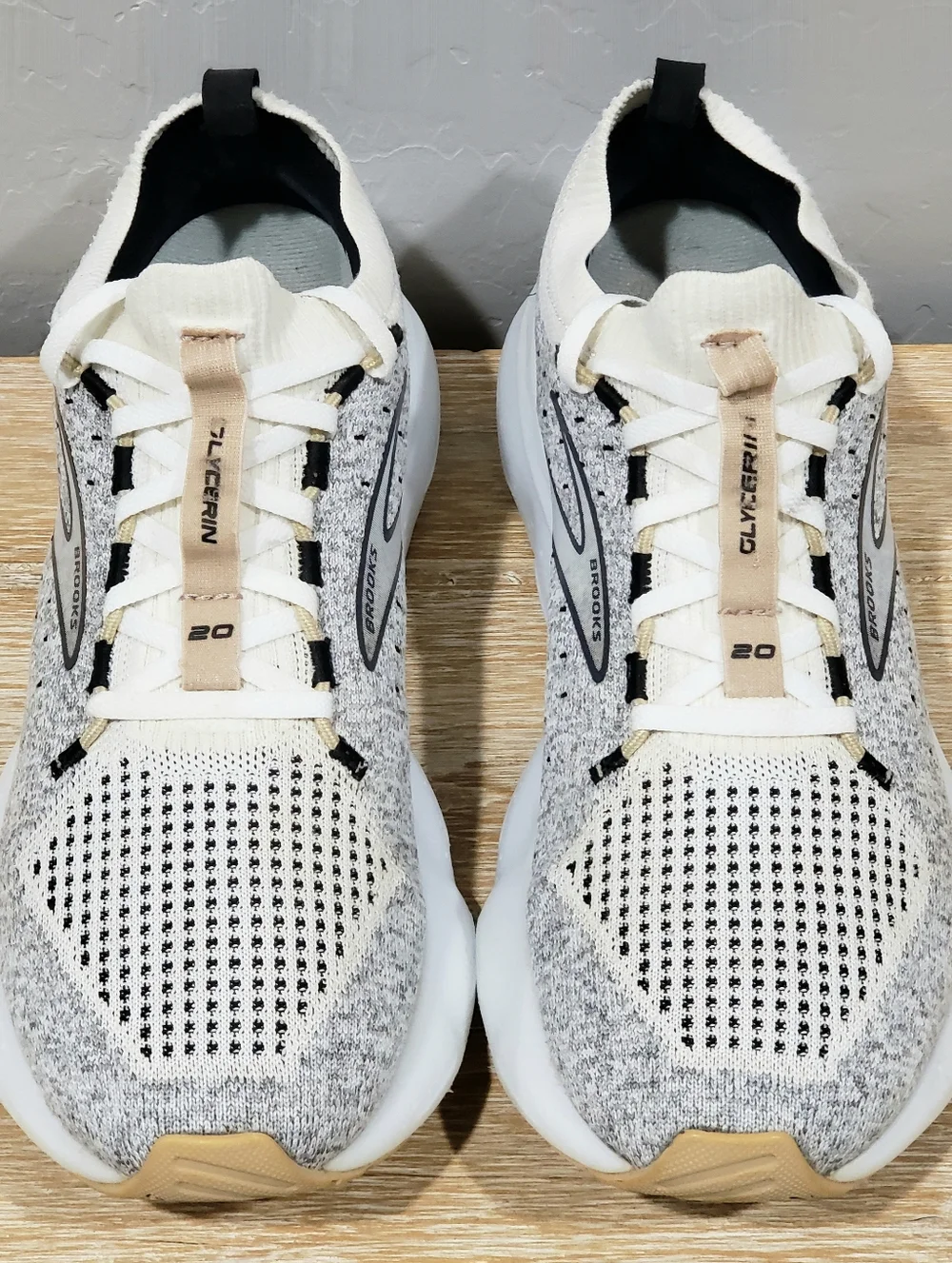 BROOKS Women's Glycerin StealthFit 20 Running Shoes (10M) White/Black/Cream